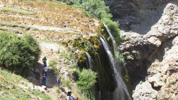 Poonehzar Waterfall