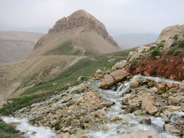 Near the shelter on the way to the summit of Qash Mastan