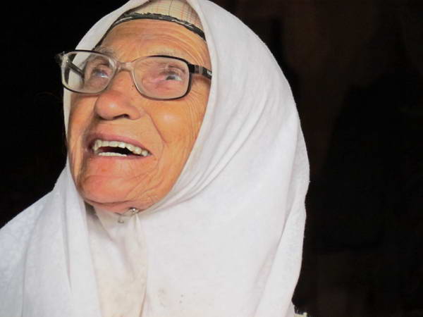 An old woman of Meymand rocky village
