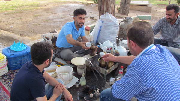 Warm residents of Ahvaz, near Karun River