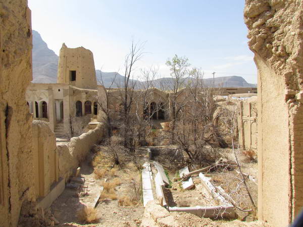 Remains of houses in Gharneh castle