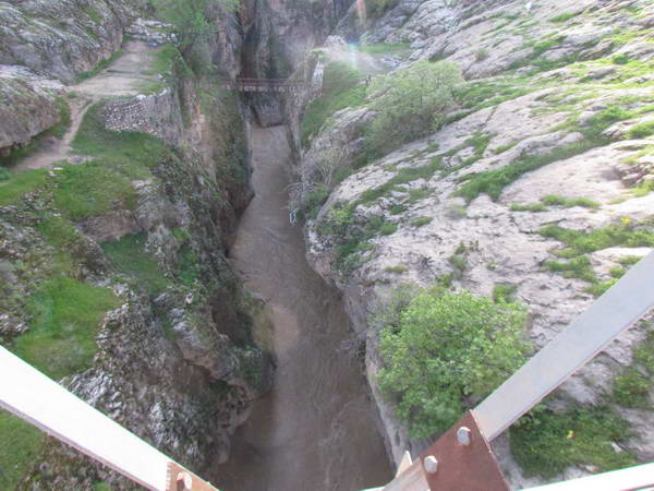 A deep valley under Do Polan Bridge