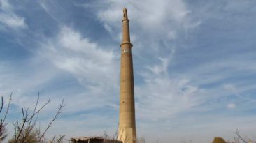 Minaret of Ziar, a historical minaret among the farms