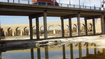 A new bridge with view of the old bridge in Ezhieh