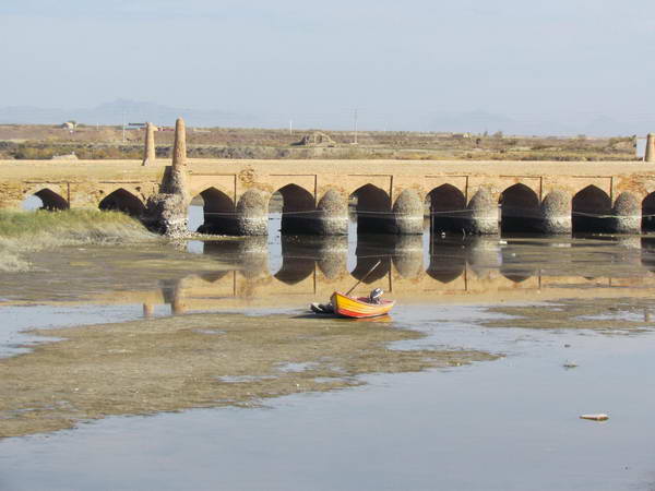 The historical bridge in Varzaneh town