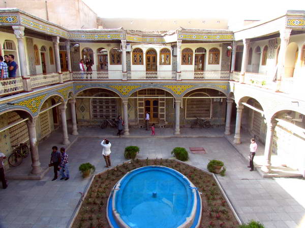 Timche Malek ( Malekotojar ), with Two-story rooms built around the courtyard