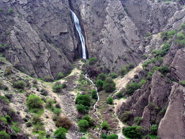 Darreh Eshq Waterfalls