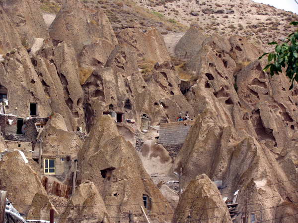 houses dug into the rocks in Kandovan Village