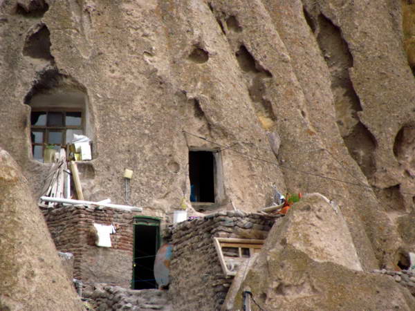 houses dug into the rocks in Kandovan Village