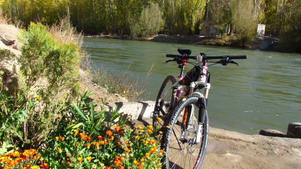 A one-day cycling program along the Zayandeh Rud River