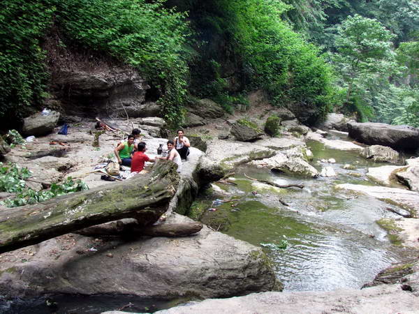 The route along Shir Abad Waterfalls