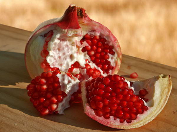 Pomegranate for Shab-Yalda ceremony