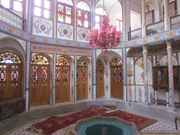 Howz Khaneh Room in Mollabashi (Motamedi) House