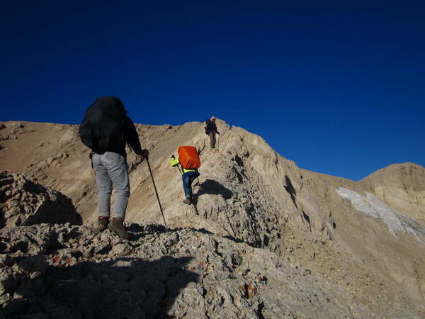 Climbing to Dokhaharan peak in the northwest of Damavand mountain