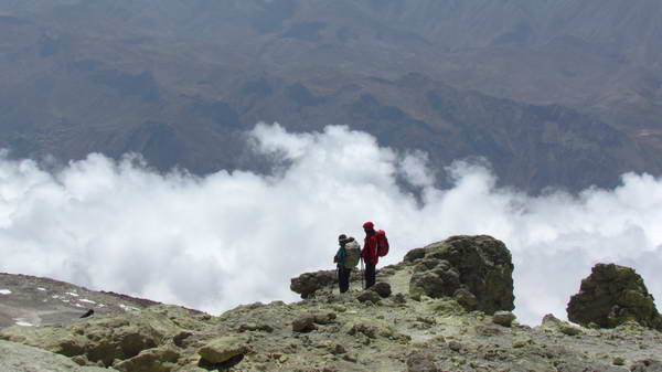 Climbing to Damavand peak from the northeastern front
