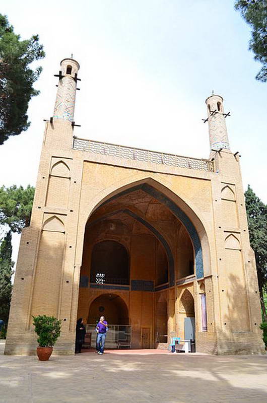 Monar Jonban historical mansion, Isfahan (photo by Wikipedia)