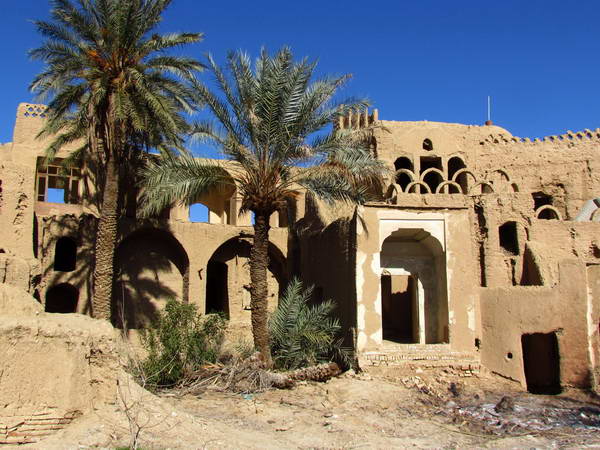 Ruined old buildings, Bayazeh village