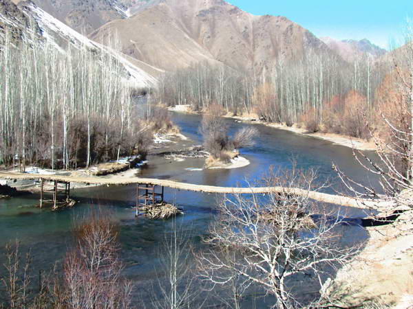 Near Garm Darreh Village, at the Zayandeh Rud path from Zaman Khan Bridge to Chadegan Dam