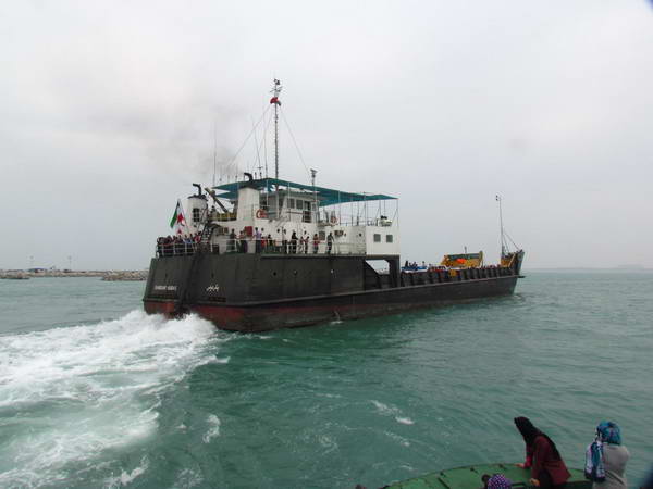 Bandar Pol, crossing the coasts of Hormozgan to Qeshm Island by Landing Craft