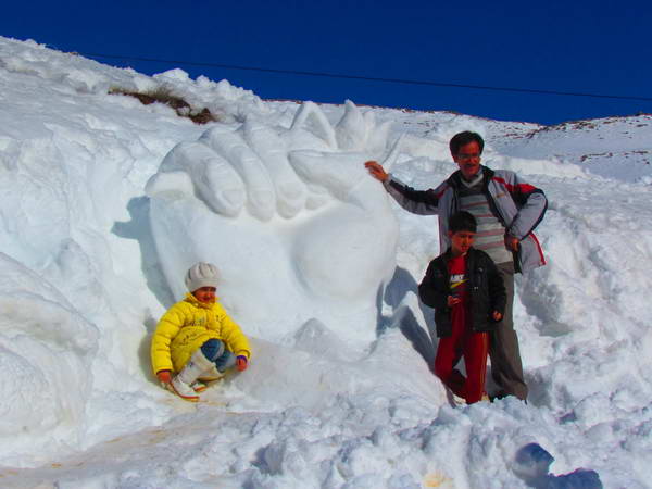 Festival of snow sculptures around Fereydunshahr