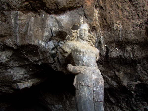 Shapur (Shahpour) statue