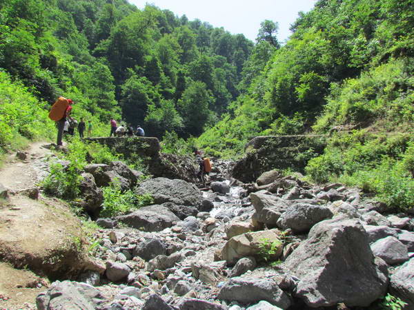 Towards Imamzadeh Ebrahim Waterfall