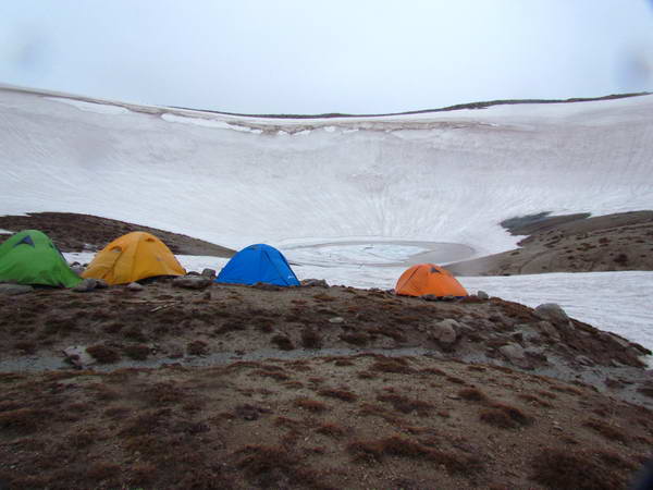 Gorg Kosh pit, climbing to Keyno mountain