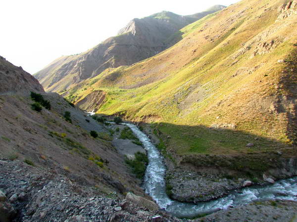 Gachsar River on the road to Taleghan