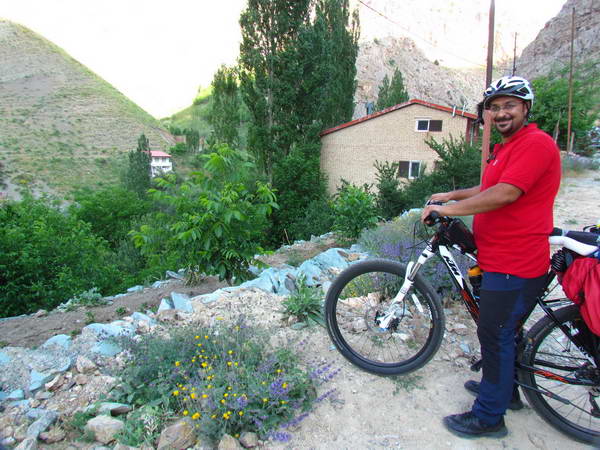 Cycling from Gachsar to Taleghan