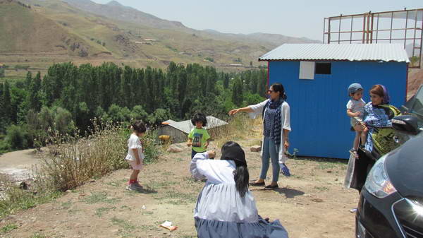 Tourists come to see Ista (Montazeran Mehdi) neighborhood near Taleghan town