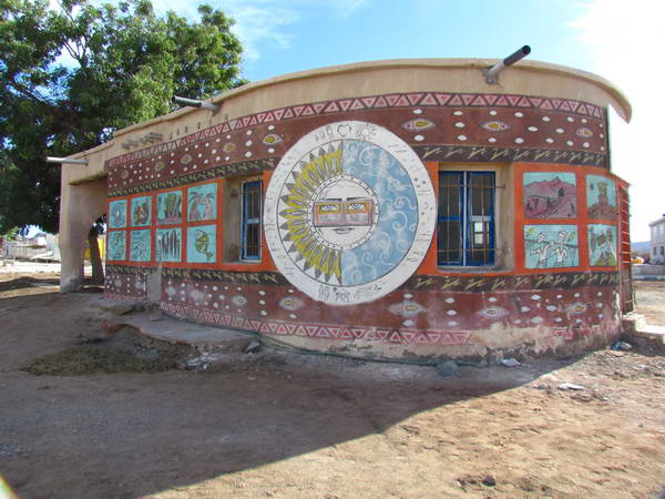 Jerry Pulak Historical House, with beautiful new murals, Hormoz town