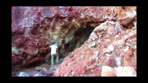 Hormoz Salt Cave
