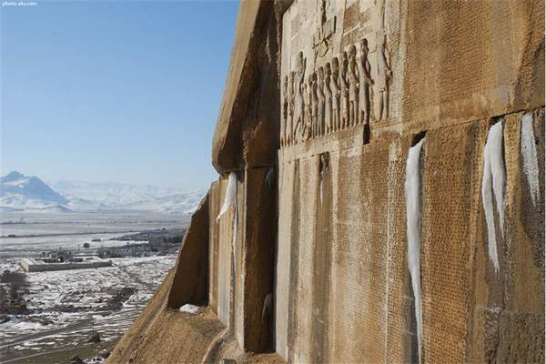 Darius (Bisotun) inscription and relief, Bisotun historical complex ( photo from Internet- kojaro.com)