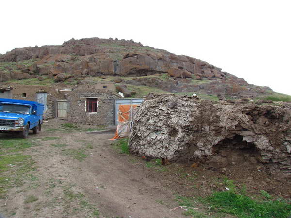 The nomadic village of Neor