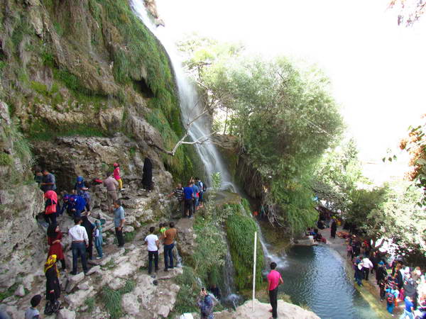 Niasar waterfall