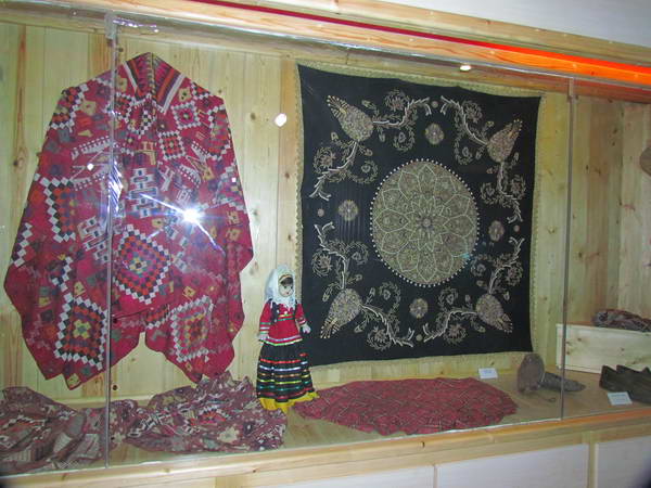 Lahijan Tea and anthropological Museum (Kashif-o Saltanah Tomb)