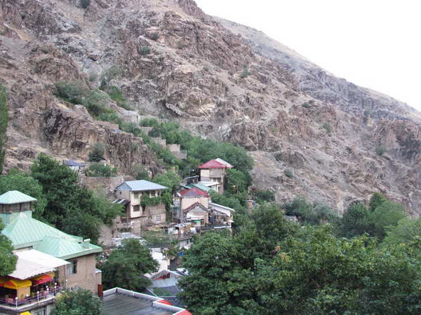 Pas-e Ghaleh village, above Darband