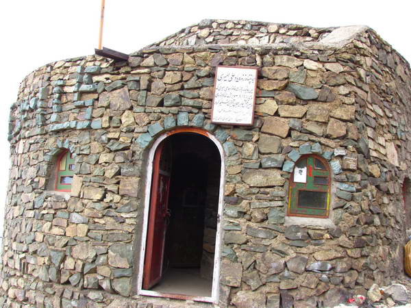 Amiri Refuge in Tochal mountain, above Shirpala shelter