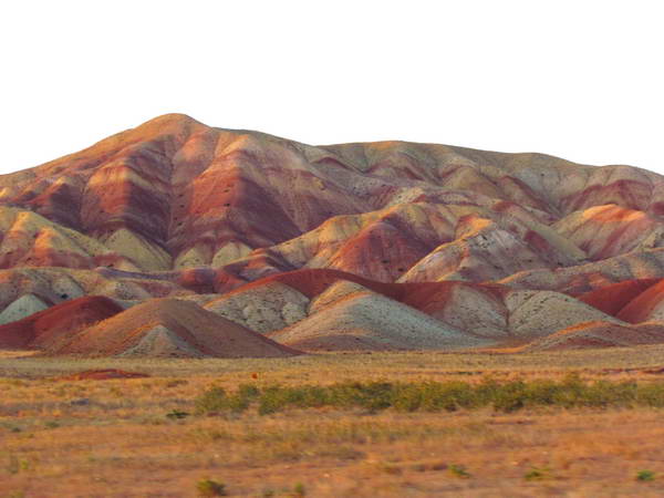 The colorful mountains that can be seen in Tabriz to Ahar road