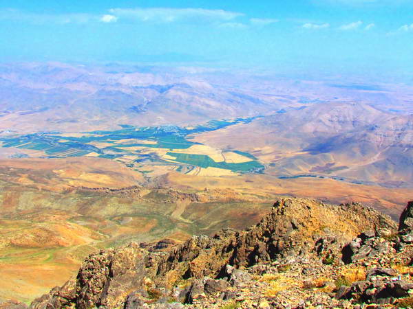 Surrounding view along ascend to San Boran peak