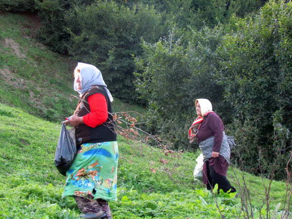 Rural women near the Sooha Lake
