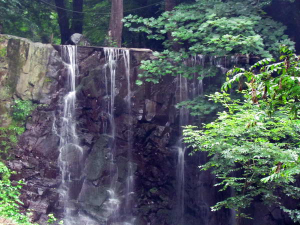 Lounak waterfall